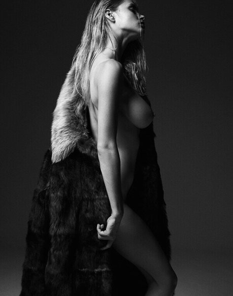 Elle Brittain star art pic