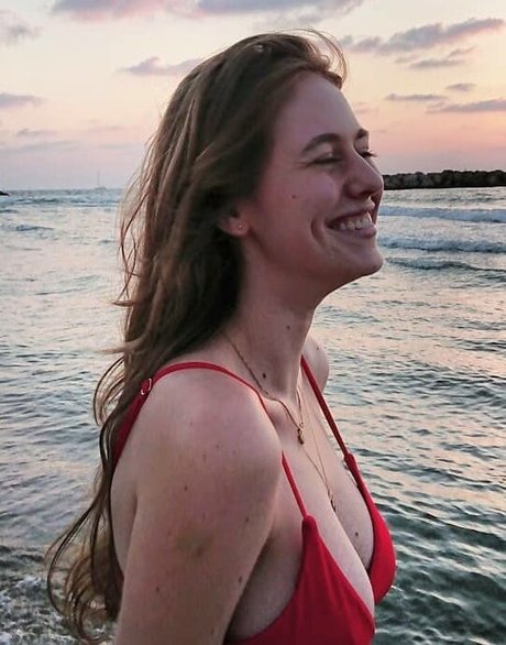 Roni Kempinski naked model image