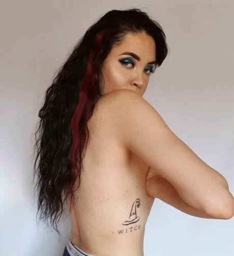 Mika Lee Ray pornographic model galleries