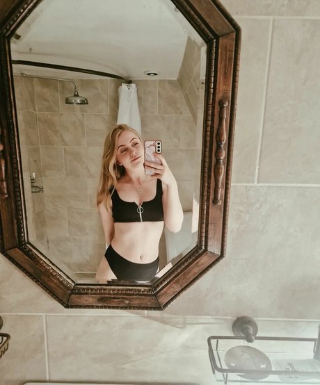 Olivia Tucker nice star image