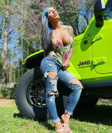 FitMomof2WhoJeeps adult star photo
