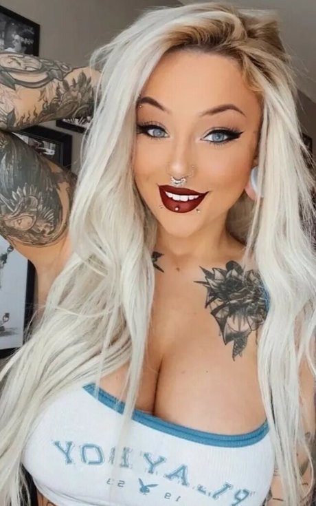 Screamqueen68 model adult picture