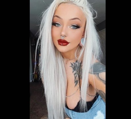 Screamqueen68 star naked pic