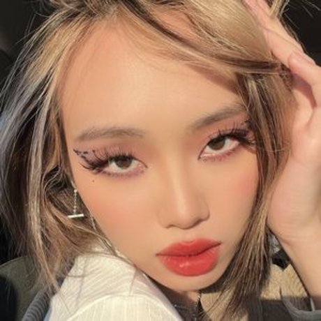 Chael dot sexy model photo