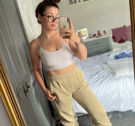 April Ro sex star image