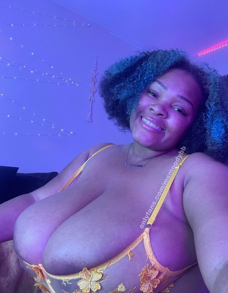 MsMoodyBB sex model images