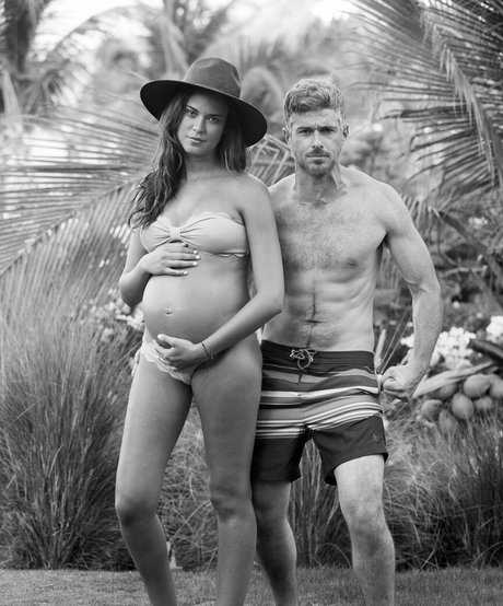 Odette Annable star nude archive