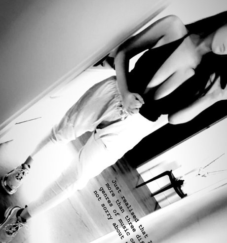 Darcybuchan model beautiful photos