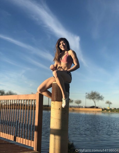 Janasmyle model hot img