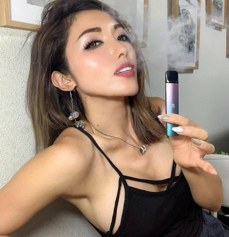 MakiRon pornstar naked picture