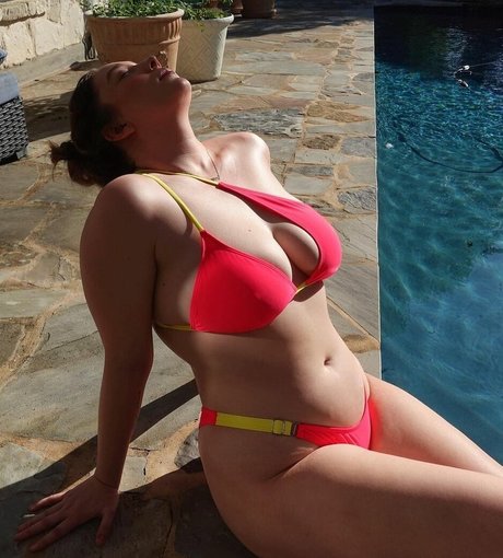 Lilly Moon hot model img