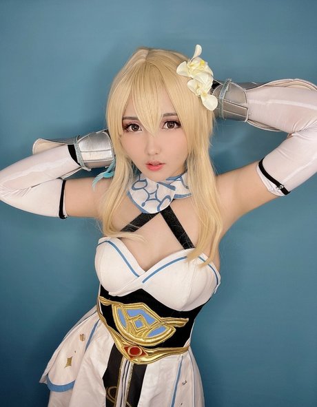 azulacan perfect actress pics