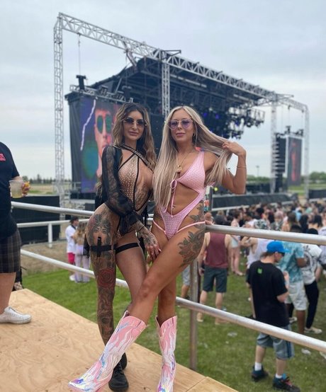 Jessilou inked model sexy picture