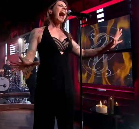 WomenMetal best star pic