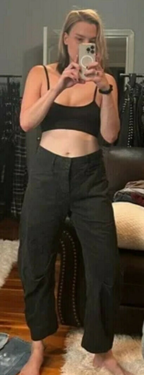 WomenMetal naked model image