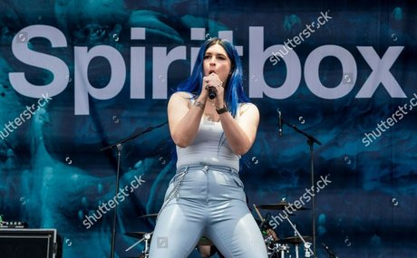 WomenMetal nude model pics