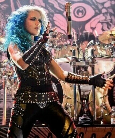 WomenMetal star exclusive image