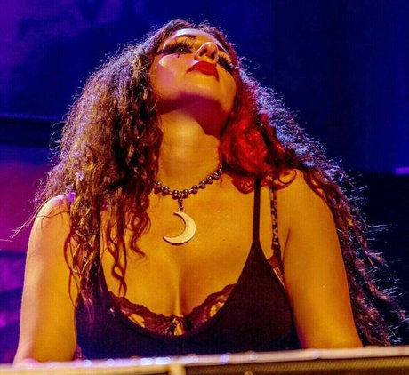 WomenMetal best actress pic