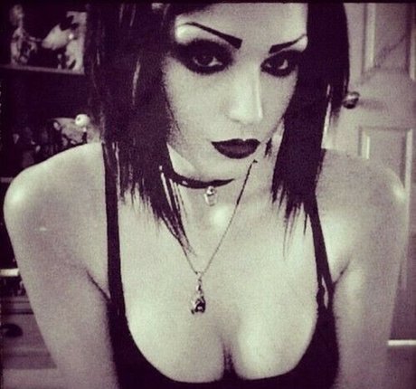 WomenMetal hot pornstar pic