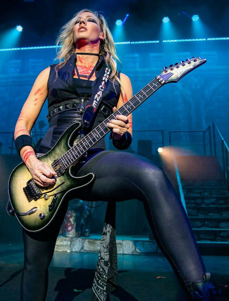 WomenMetal art model archive