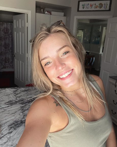 it s the taylor model hd photos