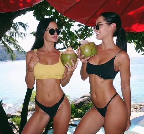 Brookertwins sexy pornstar pics