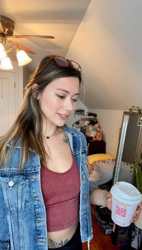 MoreLaceyisanerd model beautiful pic