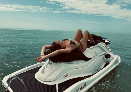 Laura Mueller porn star image