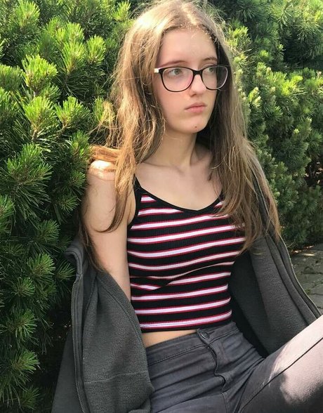 Former U star beautiful archive