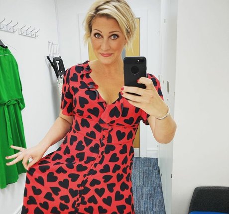 lesbian onlyfans porn galleries