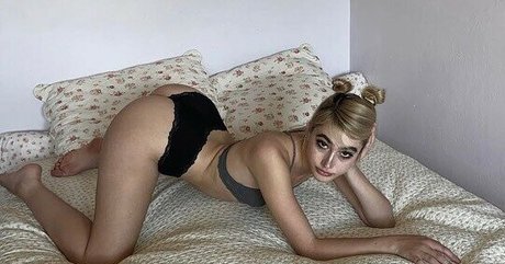 Delilah Delilahraige naked model img