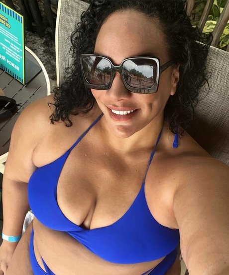 Lina Fanene model adult images