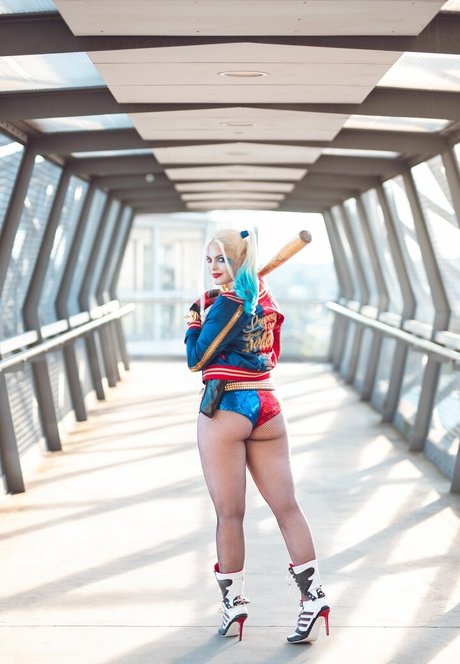 Infamousbylaura pretty actress pictures