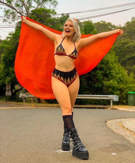 Infamousbylaura model pics