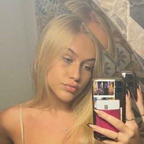 Tindrasmiley porn actress photos