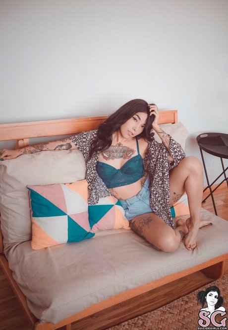 virikasuicide model hot picture