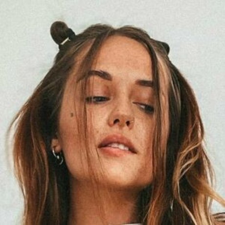 Valeriyaa model pornographic pic