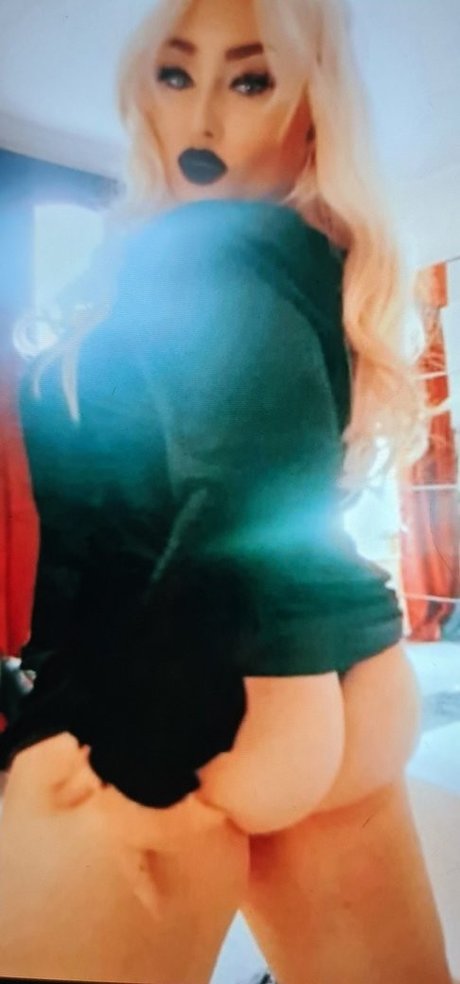 cherryb0mbxo star high quality pics