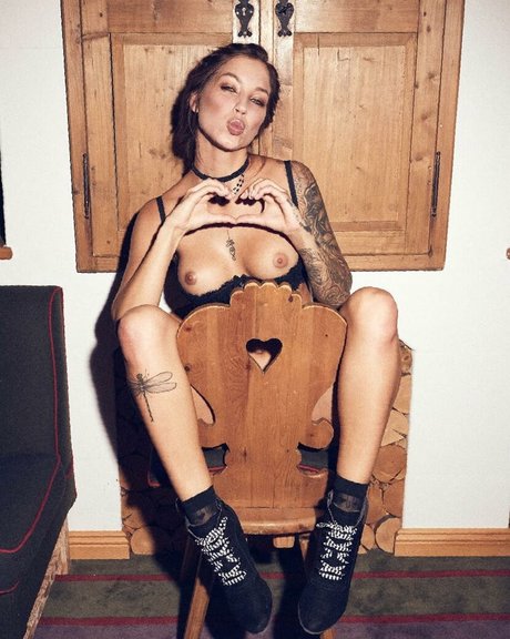 Lena Klahr art star pics