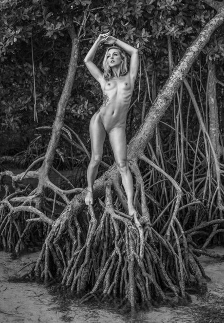 Marie Brooks hot model image