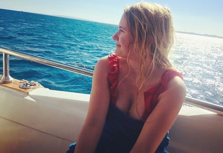 Rosie Dowsing erotic pornstar galleries