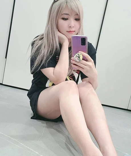 Yvonneflinetv naked actress image