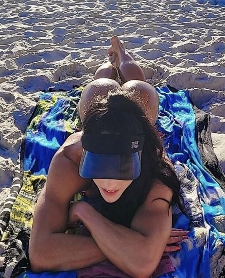 Gaby Tavares hot actress images