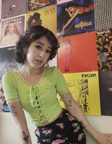 Dinkhoe nude model images