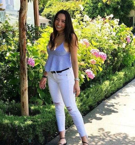 Jessica De La Cruz nice actress gallery