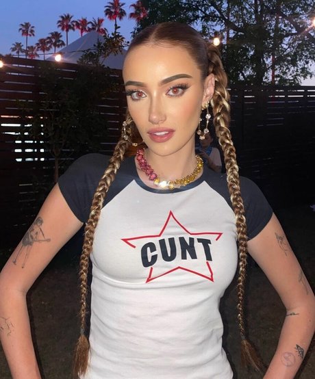 Olivia O Brien hot model pictures