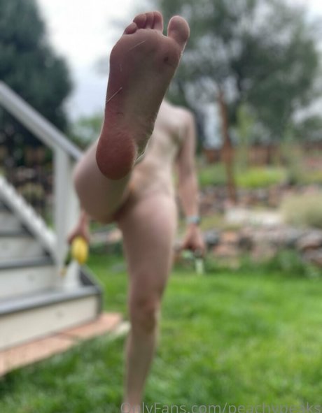 Peachypeaks erotic star photo