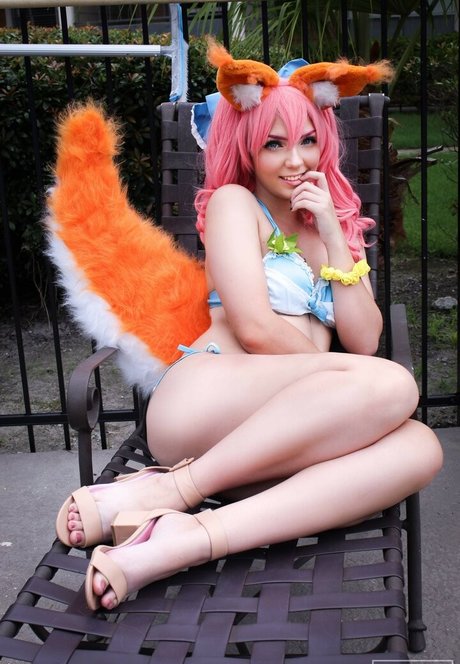 deeLazee sexy actress pictures