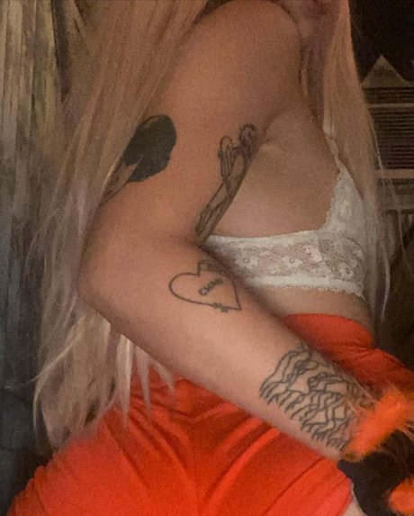 Witten Bonnie model sexy pic