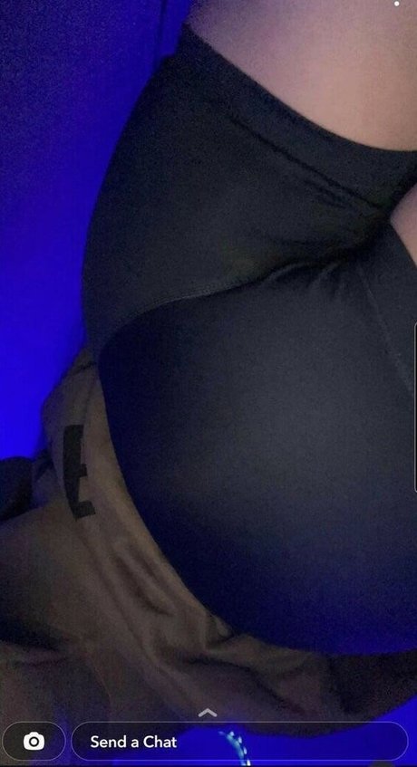 Itsadelecash naked star photo